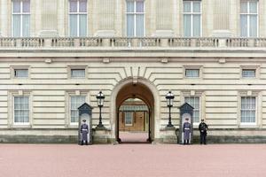 sentinella su dovere su un' inverno giorno a Buckingham palazzo nel Londra, unito regno, 2022 foto