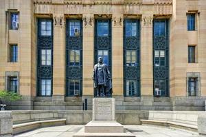 Presidente Grover cleveland monumento prima bufalo città sala, il posto a sedere per comunale governo nel il città di bufalo, nuovo York, 2022 foto