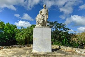 monumento al jibaro portorriqueno è un' monumento costruito di il governo di puerto stecca per onore il puerto ricano Jibaro, collocato nel salina, puerto stecca, 2022 foto