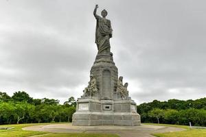 nazionale monumento per il antenati nel plymouth, Massachusetts, eretto di il pellegrino società nel 1889 foto