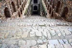 agrasen ki baoli - passo bene situato nel il mezzo di connaught posto nuovo delhi India, vecchio antico archeologia costruzione foto