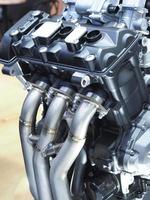 avvicinamento carburatore macchina motore dettaglio nuovo e brillante di auto mezzi di trasporto concetto, il nuovo motore dettaglio tecnologia foto