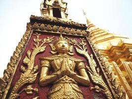 artista a parete di tempio bellissimo oro pagoda nel Tailandia Chiang Mai febbraio 2019,cultura di Tailandia persone foto