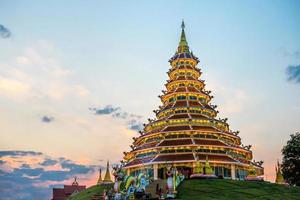 tempio cinese - Wat Hyua Pla Kang, Chiang Rai, Tailandia foto