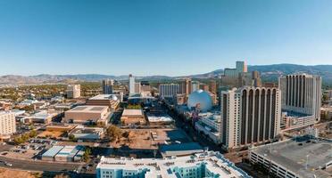 panoramico aereo Visualizza di il città di reno paesaggio urbano nel Nevada. foto
