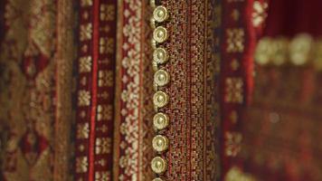 tradizionale batik songket modello Indonesia foto