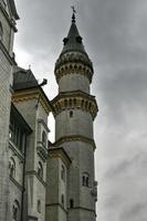 di fama mondiale neuschwanstein castello, il XIX secolo romanico rinascita palazzo costruito per re ludwig ii su un' aspro scogliera vicino fussen, sud-ovest Baviera, Germania foto