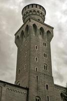 di fama mondiale neuschwanstein castello, il XIX secolo romanico rinascita palazzo costruito per re ludwig ii su un' aspro scogliera vicino fussen, sud-ovest Baviera, Germania foto