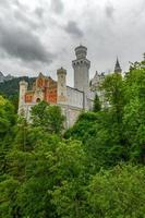 di fama mondiale neuschwanstein castello, il XIX secolo romanico rinascita palazzo costruito per re ludwig ii su un' aspro scogliera vicino fussen, sud-ovest Baviera, Germania foto