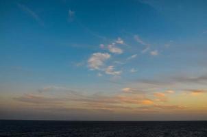 Visualizza di il cielo durante tramonto foto