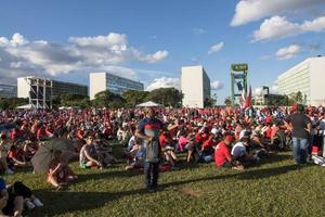 brasiliana, df, brasile jan 1 2023 lula sostenitori raccolta nel davanti di il nazionale congresso mostrando supporto per Presidente lula foto