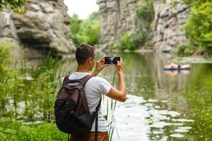 maschio turista nel il canyon foto