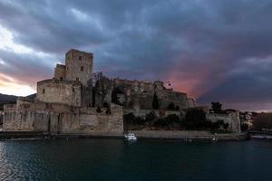 visualizzazioni a partire dal un' piccolo cittadina nel il Sud di Francia foto