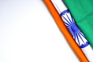 concetto per indiano indipendenza giorno e repubblica giorno, tricolore indiano bandiera su bianca sfondo foto