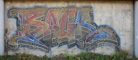 il struttura di il parete con graffiti, quale è raffigurato su esso. il Immagine di il totale e completare graffiti di il disegno come un' risorsa per il design di 3d progetti foto