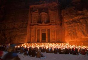 petra, Giordania a notte foto