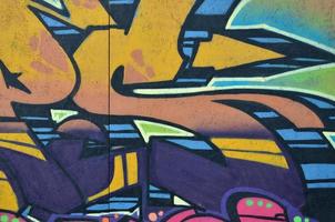 arte sotto terra. bellissimo strada arte graffiti stile. il parete è decorato con astratto disegni Casa dipingere. moderno iconico urbano cultura di strada gioventù. astratto elegante immagine su parete foto