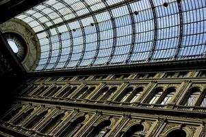 alto angolo Visualizza di il soffitto di il galleria nel Napoli, Italia. foto