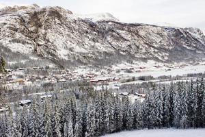 bellissimo norvegese inverno paesaggio a partire dal sciare pendenza su valle di hemsedal buskerud Norvegia, stagionale cartolina, carta da parati, stampa per tela, copertina design foto