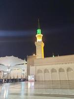 bellissimo Visualizza di Masjid al-nabawi, medina, Arabia arabia nel luci notturne. foto