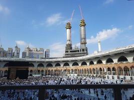 Mecca, Arabia arabia, jan 2023 - bellissimo interno Visualizza di Masjid al-haram, Mecca, Arabia arabia. pellegrini a partire dal tutti al di sopra di il mondo siamo l'esecuzione tawaf. foto