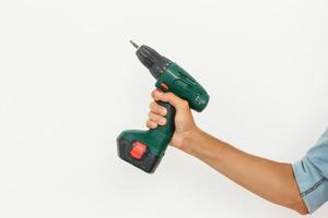 cordless Cacciavite Tenere di mano con isolato bianca sfondo. foto