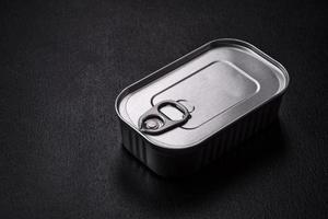 lattina o alluminio rettangolare può di in scatola cibo con un' chiave foto