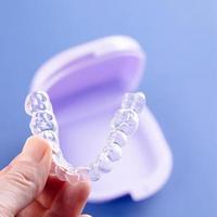 ortodontico trattamento, invisibile bretelle, nuovo ortodontico tecnologia, occlusale stecca foto