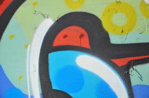 il vecchio parete, dipinto nel colore graffiti disegno blu aerosol vernici. sfondo Immagine su il tema di disegno graffiti e strada arte foto
