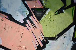 il vecchio parete, dipinto nel colore graffiti disegno verde aerosol vernici. sfondo Immagine su il tema di disegno graffiti e strada arte foto