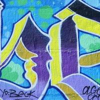 frammento di graffiti disegni. il vecchio parete decorato con dipingere macchie nel il stile di strada arte cultura. colorato sfondo struttura nel freddo toni foto