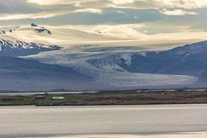 panoramico immagine di vatnajoekull ghiacciaio lingue a partire dal hoefn villaggio foto