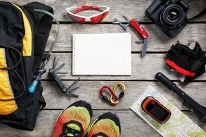 impostato di Accessori per Ciclismo su di legno sfondo foto