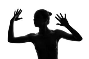 silhouette di un' danza ragazza su un isolato sfondo foto