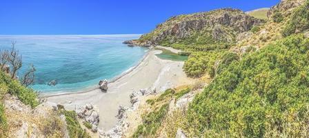 Visualizza al di sopra di il bello preveli palma spiaggia su il greco isola di Creta con no persone nel estate foto