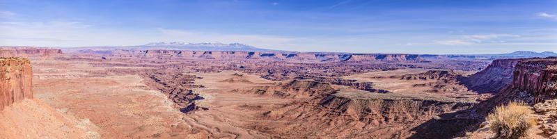 Visualizza su tipico roccia formazioni nel conyonlands nazionale parco nel Utah nel inverno foto