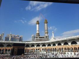 Mecca, Arabia arabia, jan 2023 - bellissimo interno Visualizza di Masjid al-haram, Mecca, Arabia arabia. pellegrini a partire dal tutti al di sopra di il mondo siamo l'esecuzione tawaf. foto