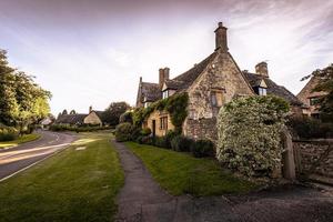 vecchio cotswolds cittadina di scheggiatura campo, Inghilterra. foto