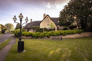 vecchio cotswolds cittadina di scheggiatura campo, Inghilterra. foto