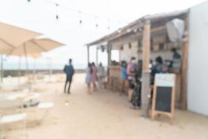 sfocatura astratta bar sulla spiaggia per lo sfondo foto