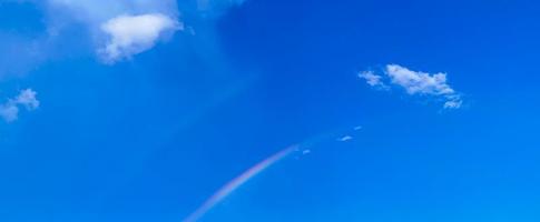 bellissimo raro Doppio arcobaleno nel nuvoloso cielo blu sfondo Messico. foto