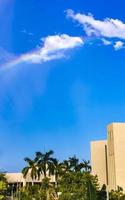 bellissimo raro Doppio arcobaleno nel nuvoloso cielo blu sfondo Messico. foto