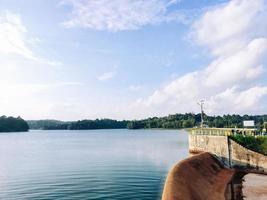 naturale paesaggio, diga costruzione, lago, verde natura foto