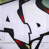 frammento di colorato strada arte graffiti dipinti con contorni e ombreggiatura vicino su foto