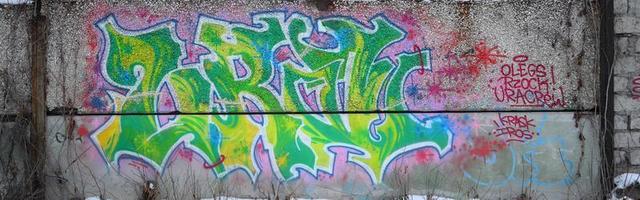 frammento di colorato strada arte graffiti dipinti con contorni e ombreggiatura vicino su foto