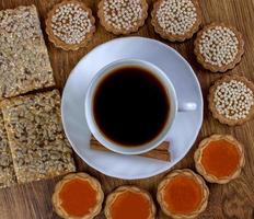 tazza di caffè e biscotti foto