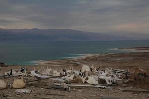 abbandonato spiaggia su il morto mare foto