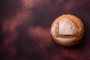 bellissimo delizioso appena al forno il giro sagomato bianca pane foto