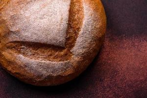 bellissimo delizioso appena al forno il giro sagomato bianca pane foto