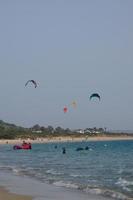 windsurf, kitesurf, acqua e vento gli sport motorizzato di vele o aquiloni foto